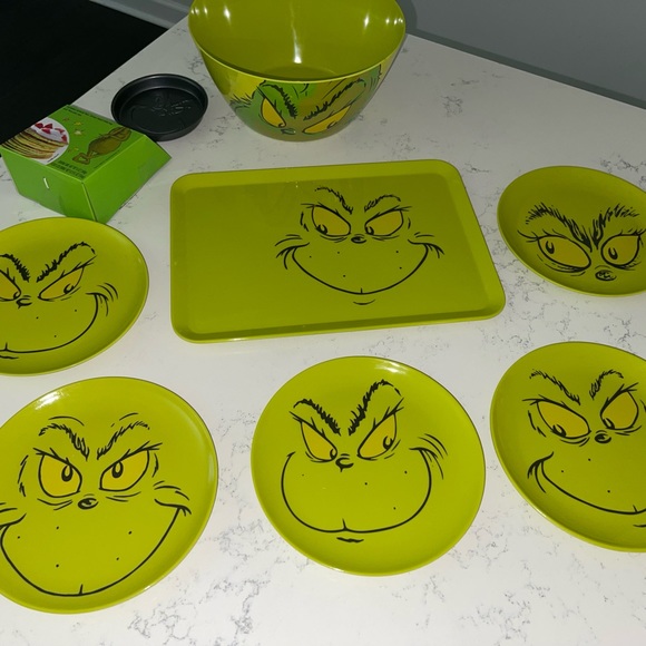 The Grinch Christmas pancake breakfast set ~ NWT - Picture 2 of 4